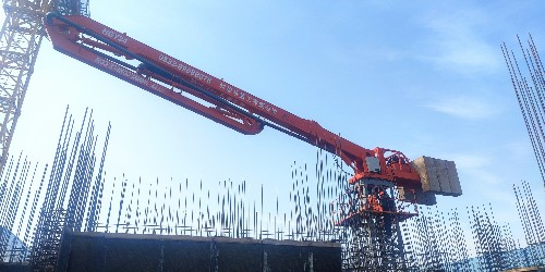 電梯井內(nèi)爬式液壓布料機(jī)